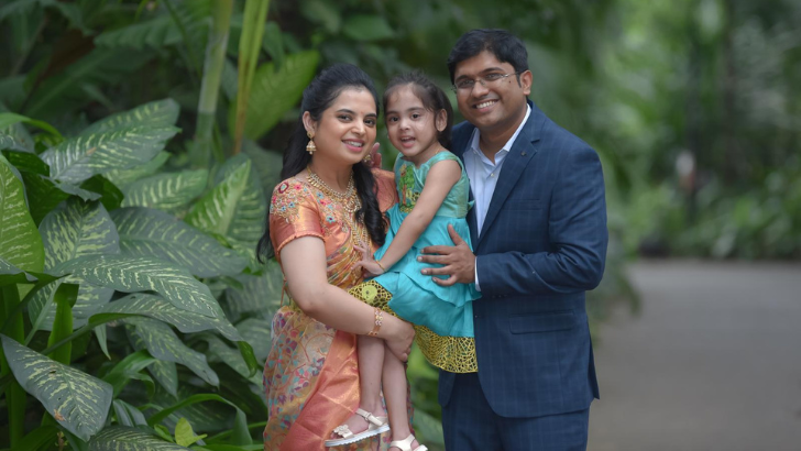https://www.salarnews.in/public/uploads/images/newsimages/maannewsimage28092025_222520_NRI couple .png
